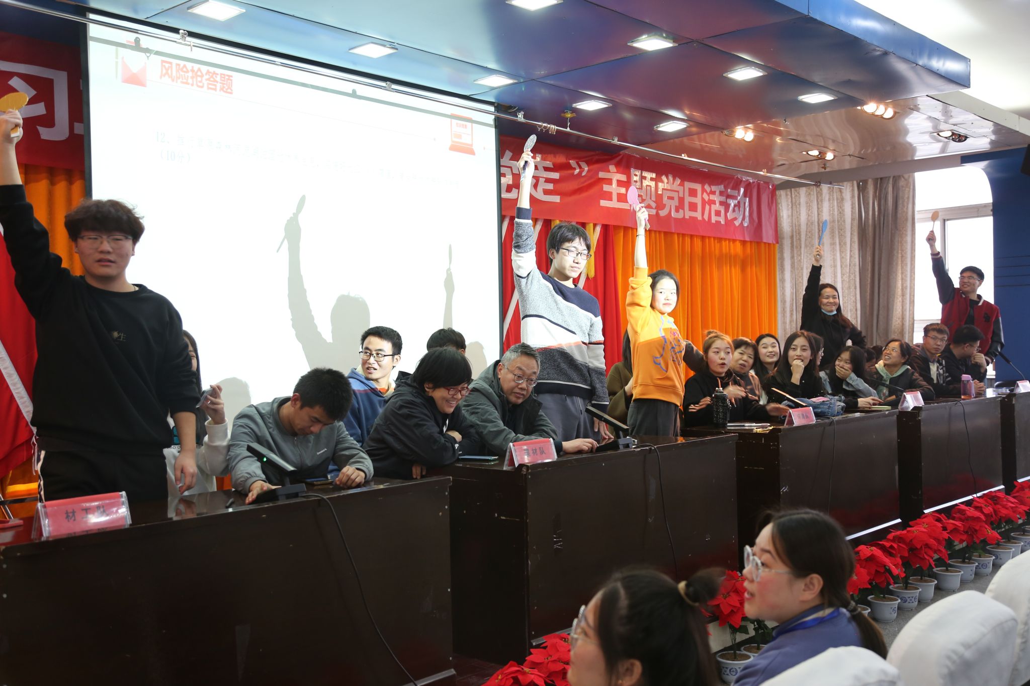 党的二十大是在全党全国各族人民迈上全
