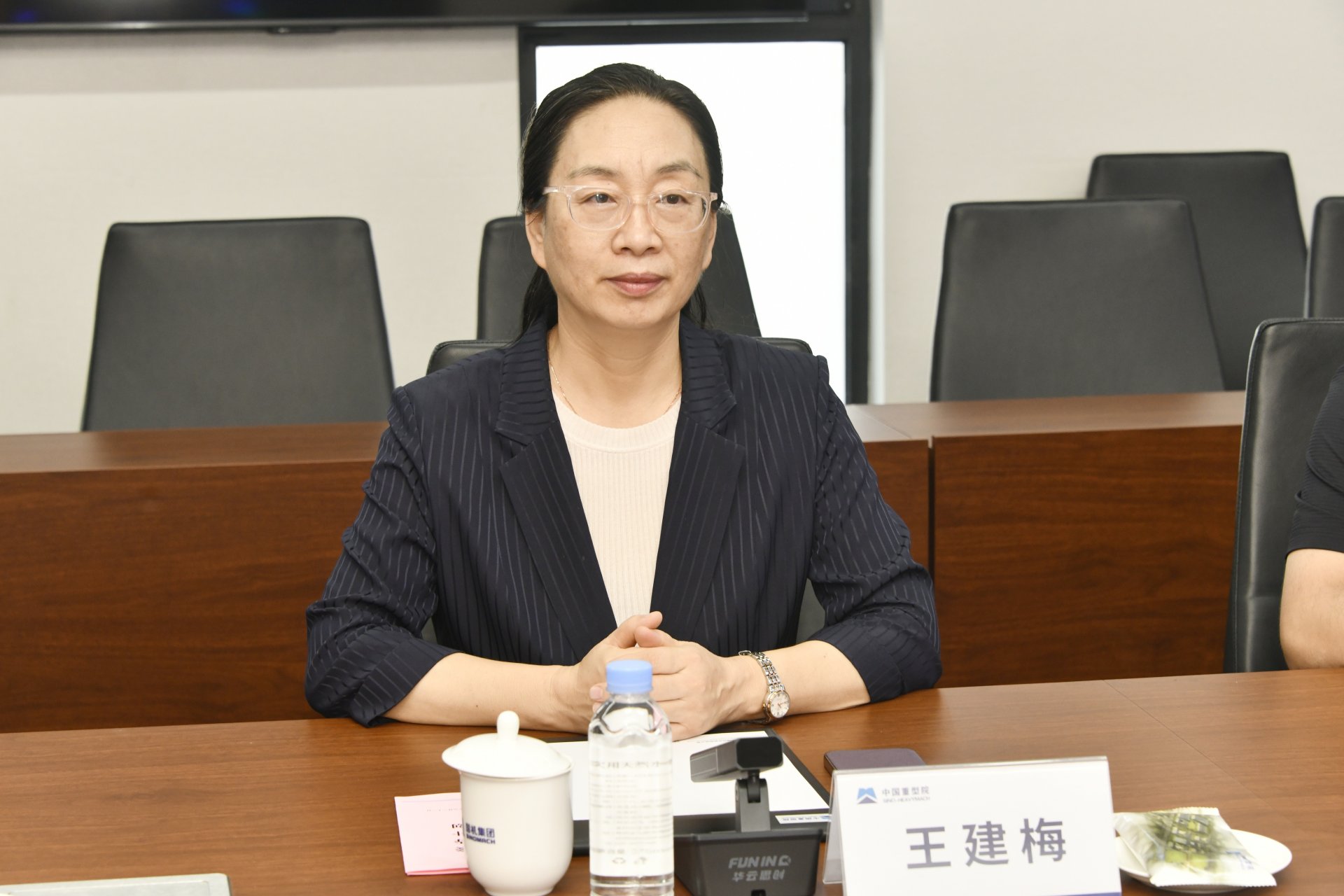 院长王建梅率队前往中国重型机械研究院